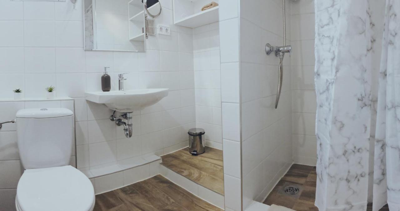 Tramini Apartmanok Eger Exteriör bild