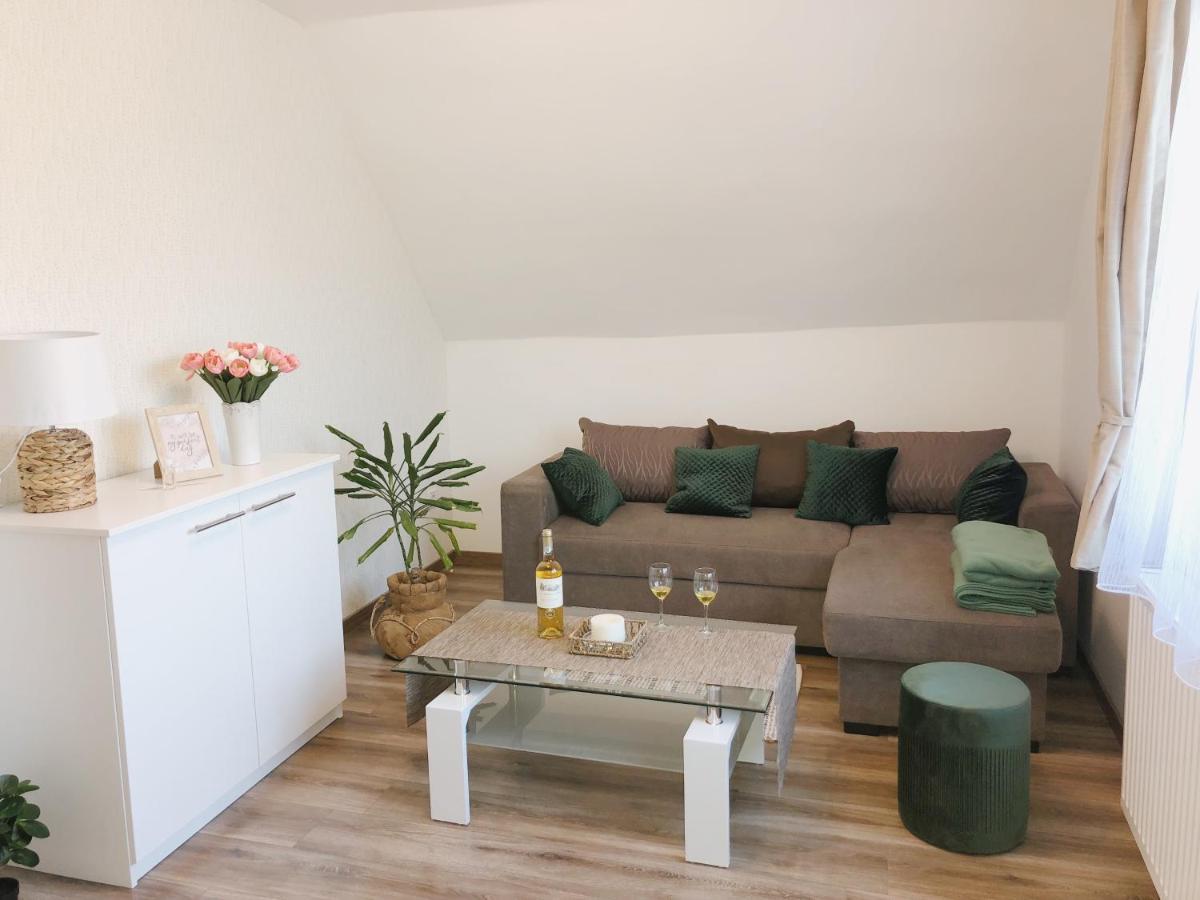 Tramini Apartmanok Eger Exteriör bild