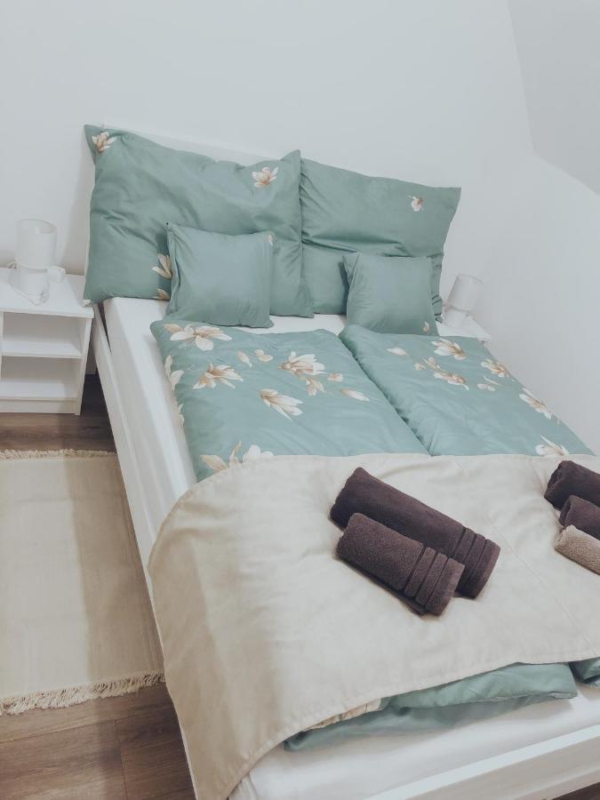 Tramini Apartmanok Eger Exteriör bild